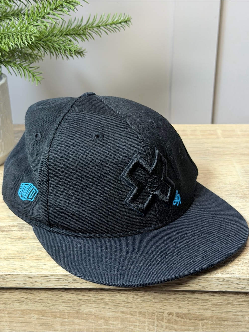 Men’s Black Embroidered Baseball Cap 2010